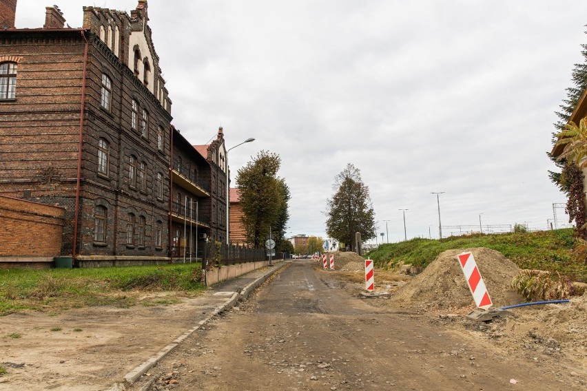 Przejazd pod wiaduktem na Batorego w Rzeszowie otwarty dopiero za rok? Wszystko na to wskazuje. Bez ronda przy ZUS nie będzie przejazdu