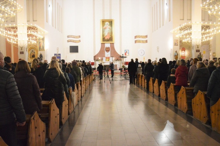 Zakażony COVID-19 w kościele NSJ w Piotrkowie. Sanepid apeluje do uczestników koncertu jubileuszowego szkoły muzycznej
