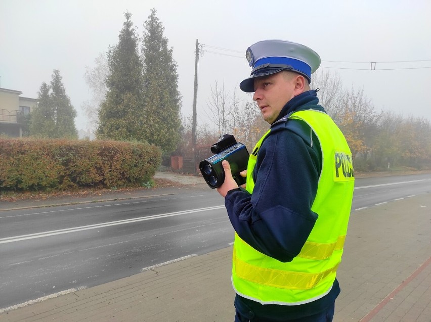 Policyjna akcja w Tucholi ze względu na wyjazdy na cmentarze