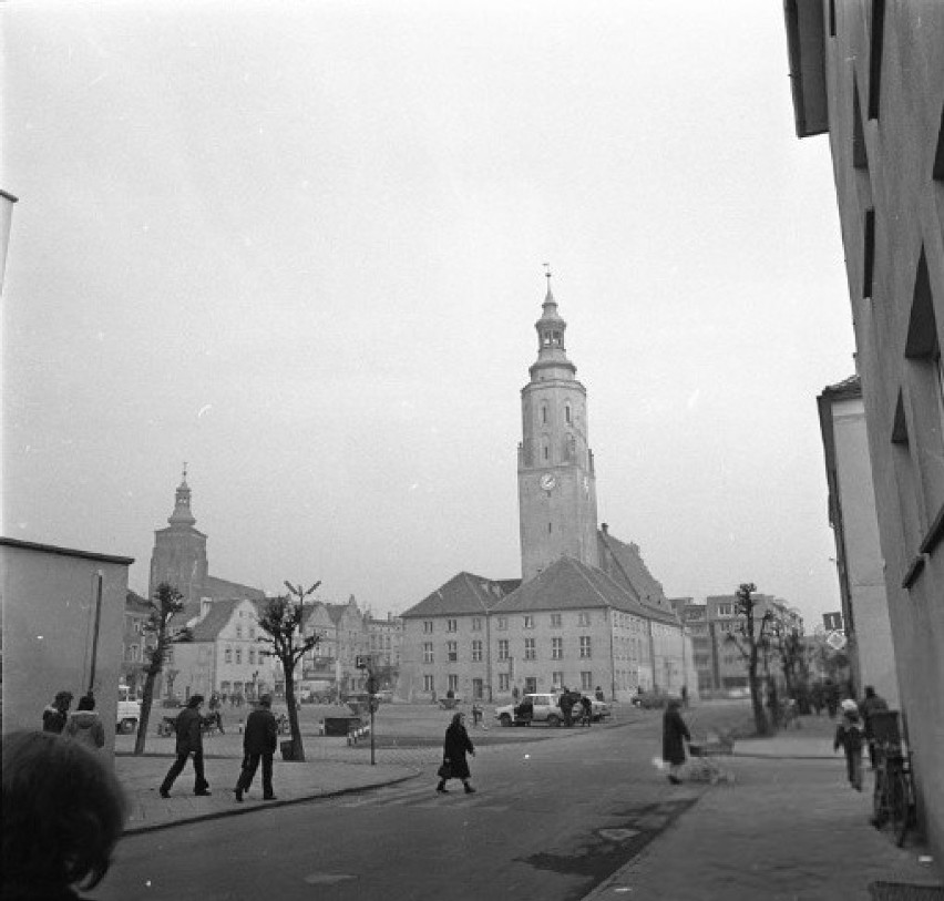 Namysłów. Panorama rynku z ratuszem, lata 70.