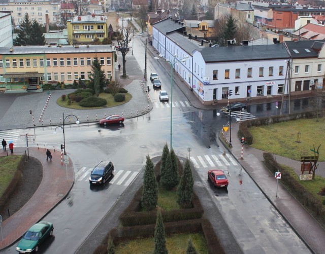 Skrzyżowanie Krakowskiego Przedmieścia z Królewską, Barycz i Targową należy do najbardziej kolizyjnych w Wieluniu. Zgodnie z koncepcją ratusza, ma tutaj powstać rondo