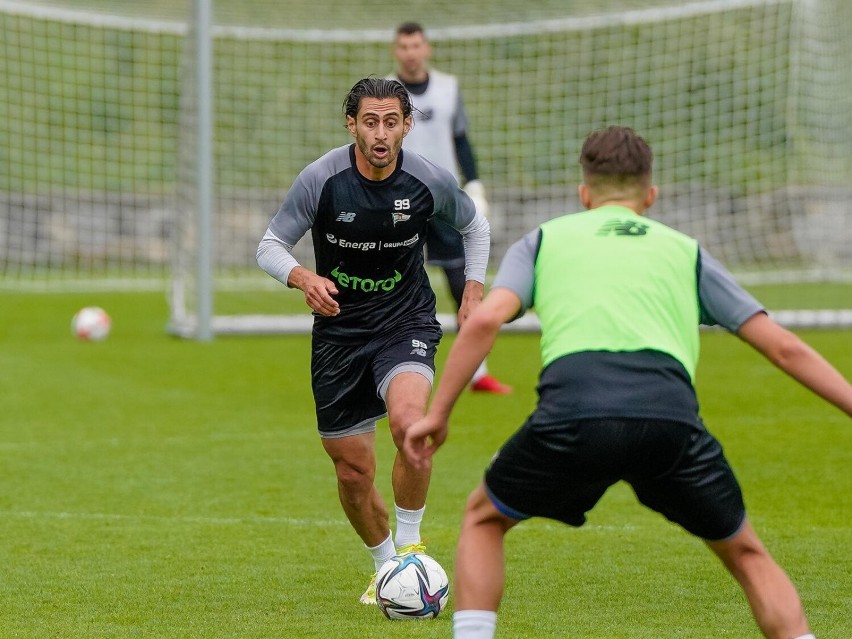 Lechia Gdańsk jedzie do Cetniewa i czeka na transfery. Tomasz Kaczmarek: Chcemy zawodników z jakością, żeby zrobić krok do przodu ZDJĘCIA