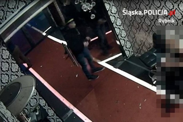 Rybnik: Podejrzani o brutalne pobicie pod klubem w Rybniku zgłosili się na policję