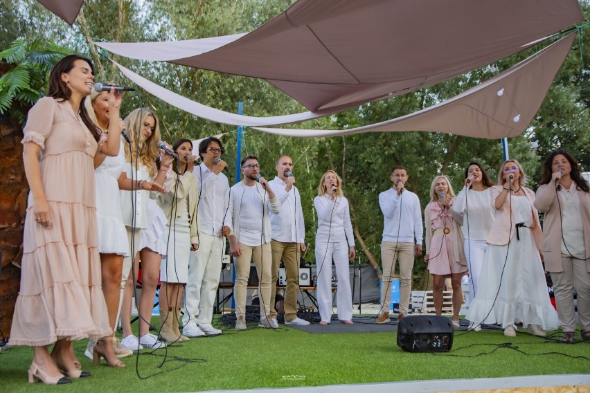 Charytatywny koncert na Małej Plaży w Szałem. Gościem był...