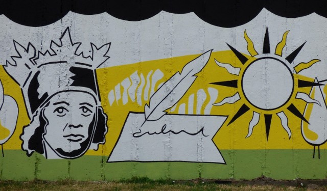 Herb Buska - Słoneczko znajduje się także ma muralu-gigancie na osiedlu Sikorskiego.