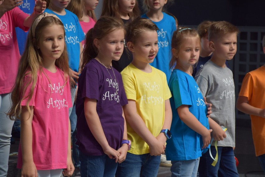 Niezapomniany występ Małych Artystów. Koncert polsko-ukraiński w Szkole Podstawowej nr 9 w Koninie