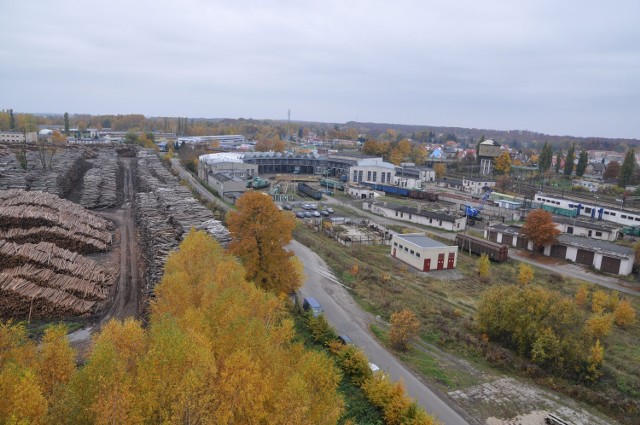 Widok z elewatora zbożowego na lokomotywownię w Szczecinku