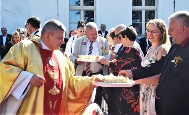 Nie mogło zabraknąć tradycyjnego dzielenia się chlebem