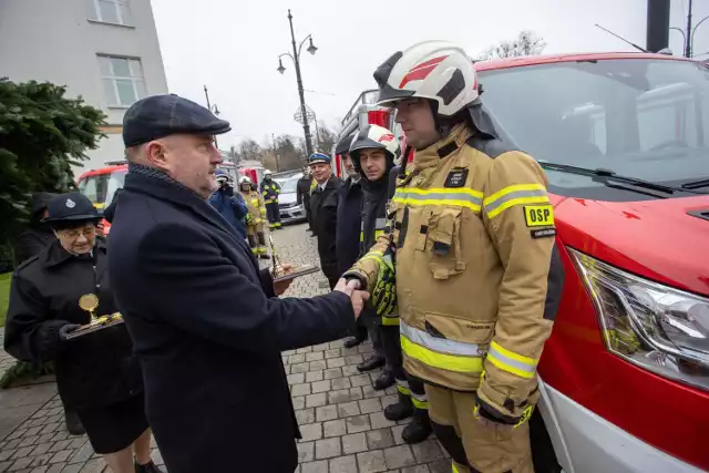 Przekazanie wozów strażackich i motopomp jednostkom OSP z województwa kujawsko-pomorskiego.