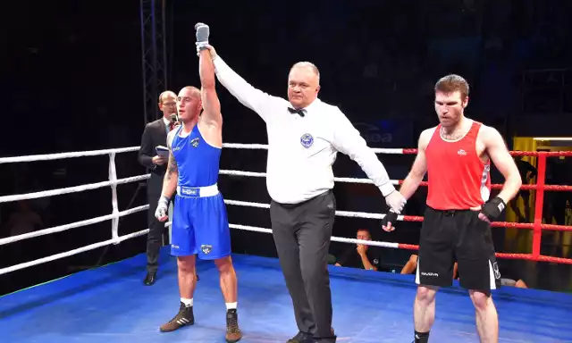 W zestawieniu polskich sędziów bokserskich za 2021 r. Eligiusz Komarowski jest trzeci