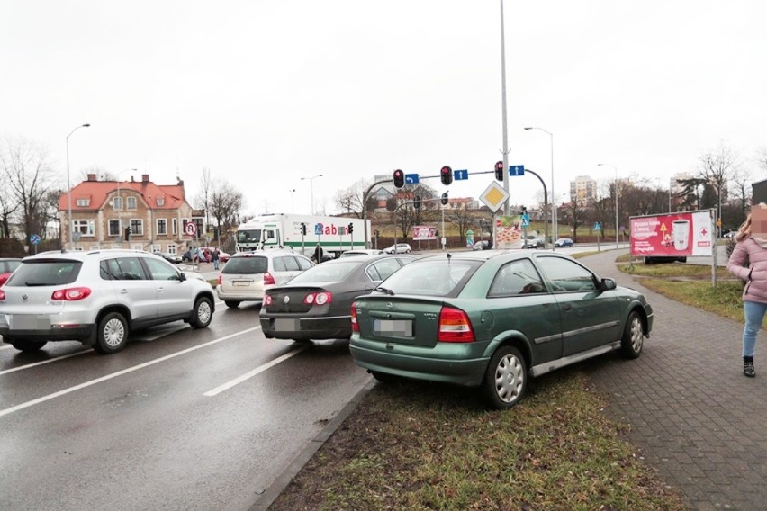 Auta zderzyły się w pobliżu galerii Focus Mall w Zielonej...