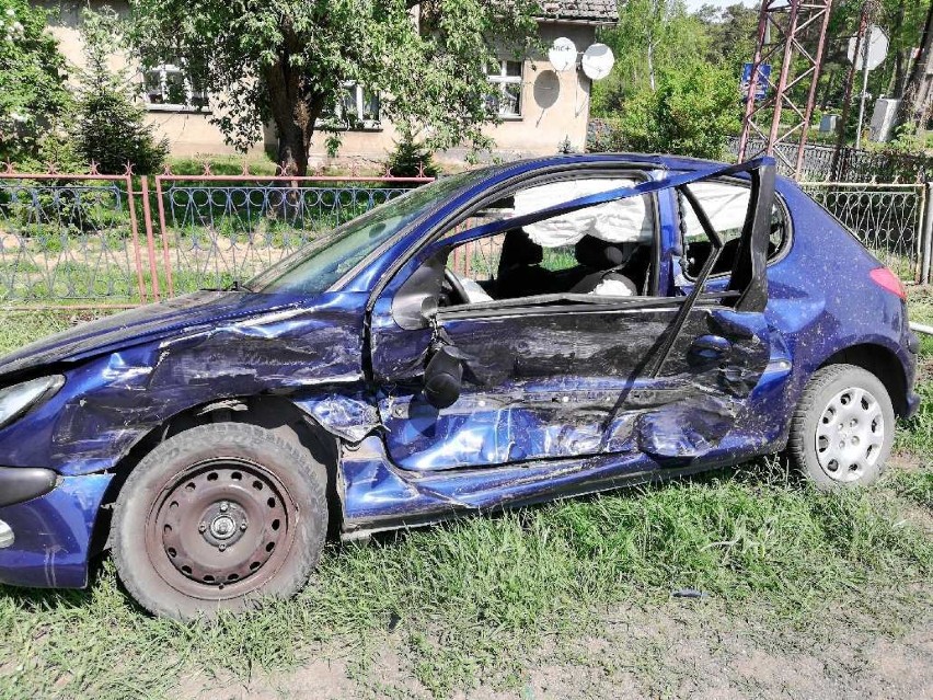 Wypadek w Krzemieniewie na krajowej "dwunastce". Młoda kobieta w szpitalu [FOTO]