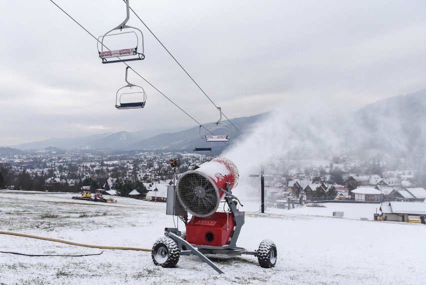 Podhale: Ośrodki narciarskie rozpoczęły śnieżenie stoków. Start sezonu już tuż tuż?