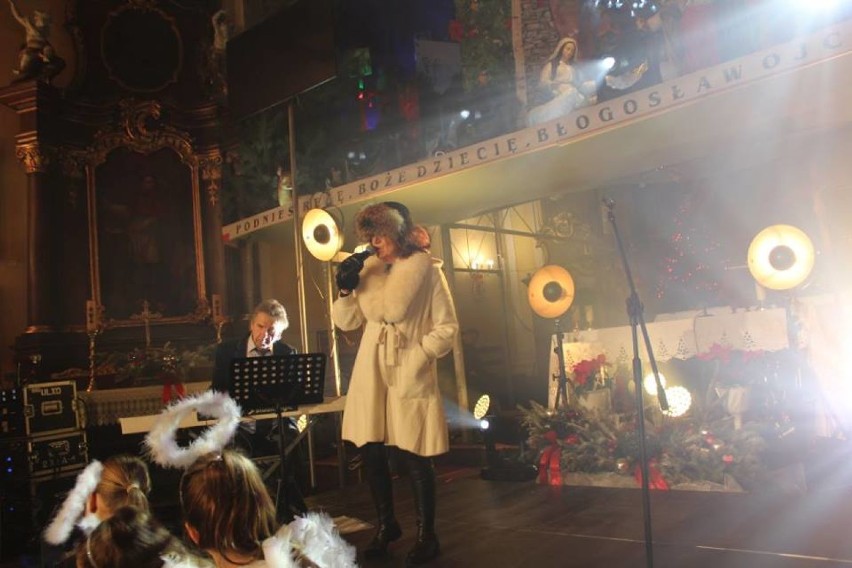 Halina Frąckowiak zaśpiewała kolędy w Pakości [zdjęcia]