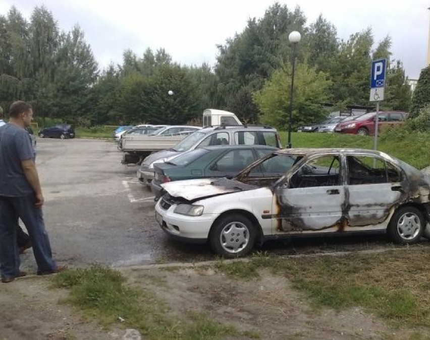 Trzy samochody spłonęły przy Tymiankowej