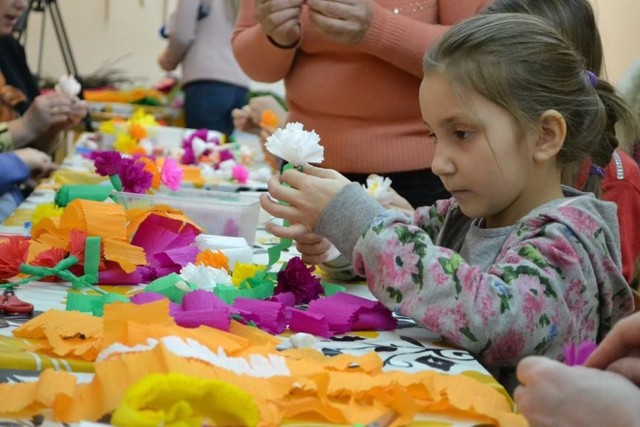 Ostrowieckie muzeum organizuje zajęcia warsztatowe dla dzieci.