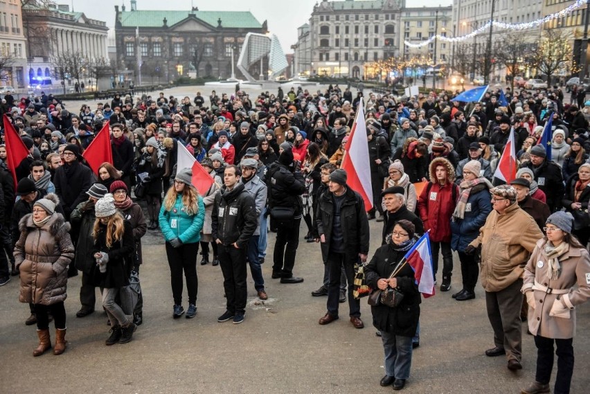 Protest studentów na placu Wolności w Poznaniu