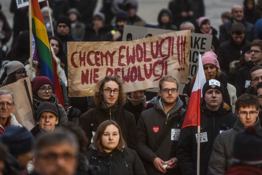 Protest studentów na placu Wolności w Poznaniu