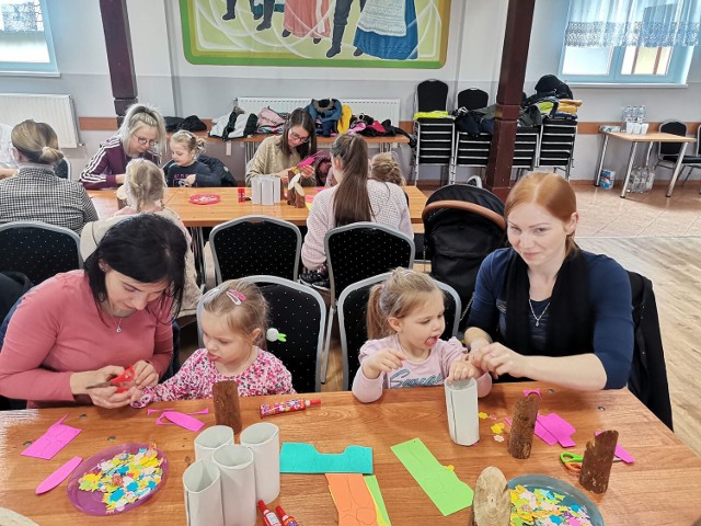 Przedszkole Przyprostynia. Wielkanocne warsztaty plastyczne dla rodziców z dziećmi w przedszkolu - 11.04.2022