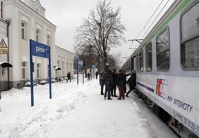 Od 19 marca we wszystkich pociągach PKP Intercity trzeba mieć bilet z miejscówką. Wyjątkiem są połączenia z Łodzi do Warszawy.