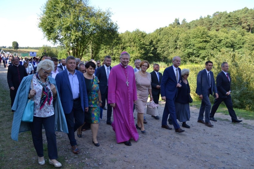 Powiatowe święto plonów odbyło się w Żukowie. Wspólnie...