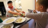 W Bydgoszczy wydaje się coraz mniej darmowych obiadów. Dlaczego?