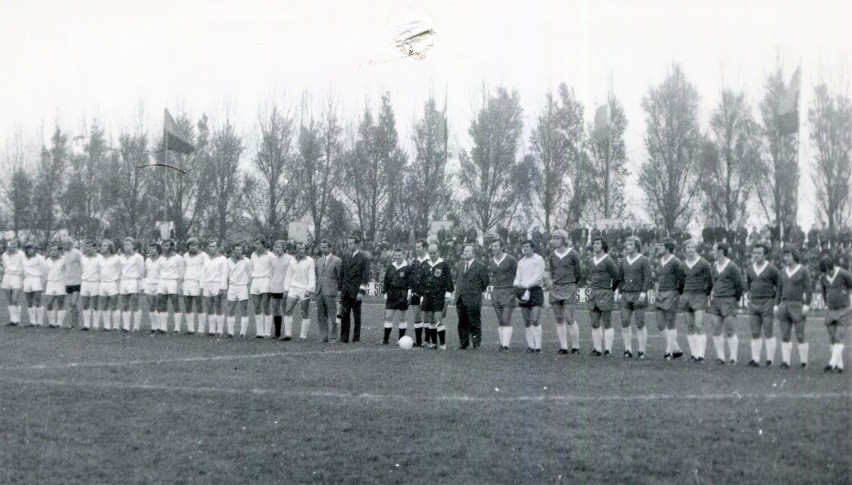 Mecz Górnika Brzeszcze przeciwko Górnikowi Zabrze, w 1972...