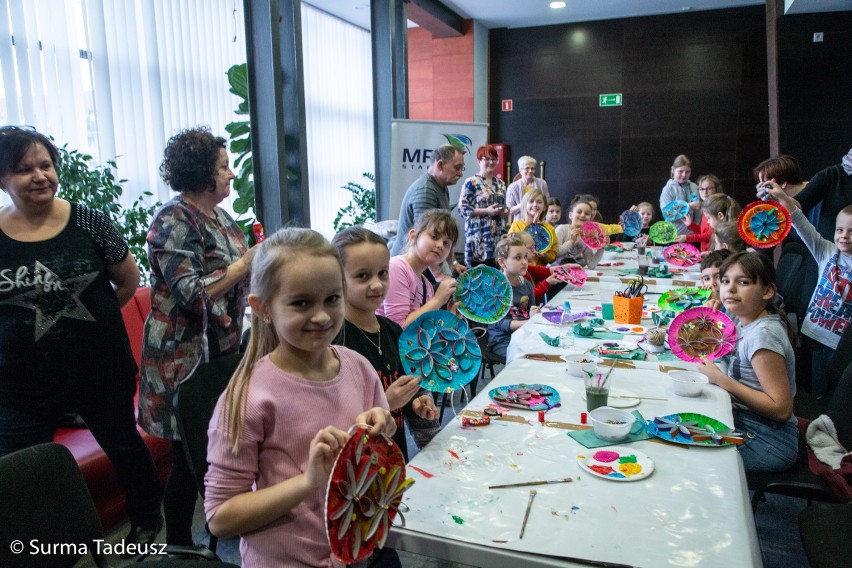 FERIE W SCK. Kreatywne zajęcia z seniorkami z Sekcji Rękodzieła Polskiego Związku Emerytów, Rencistów i Inwalidów w Stargardzie ZDJĘCIA