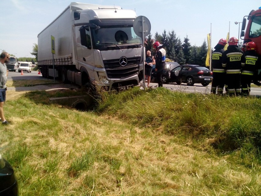 Ulica Kwiatkowskiego w Sandomierzu całkowicie zablokowana po wypadku