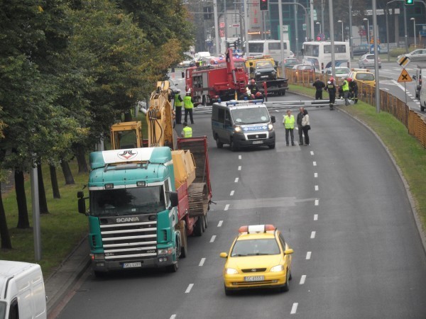 Częstochowa: Na skrzyżowaniu al. Jana Pawła II i Armii Krajowej zderzyły się trzy samochody
