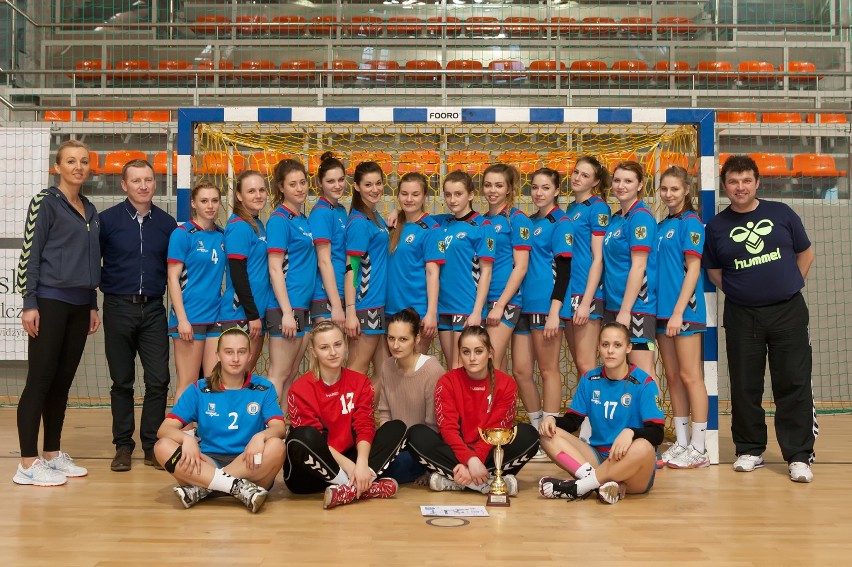 Dziewczęta o medale rywalizują w Kielcach