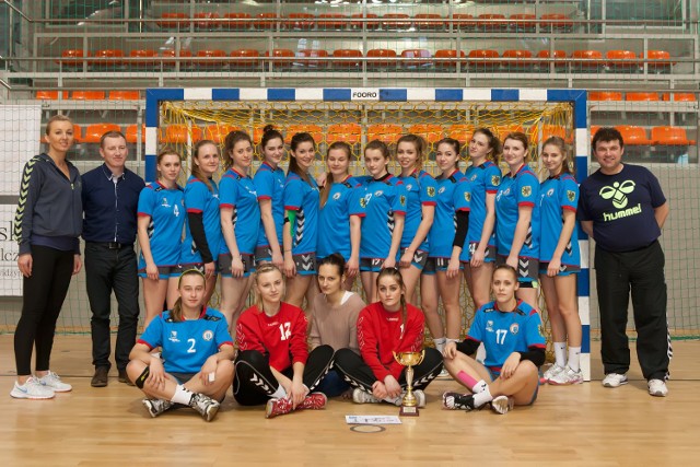 Dziewczęta o medale rywalizują w Kielcach