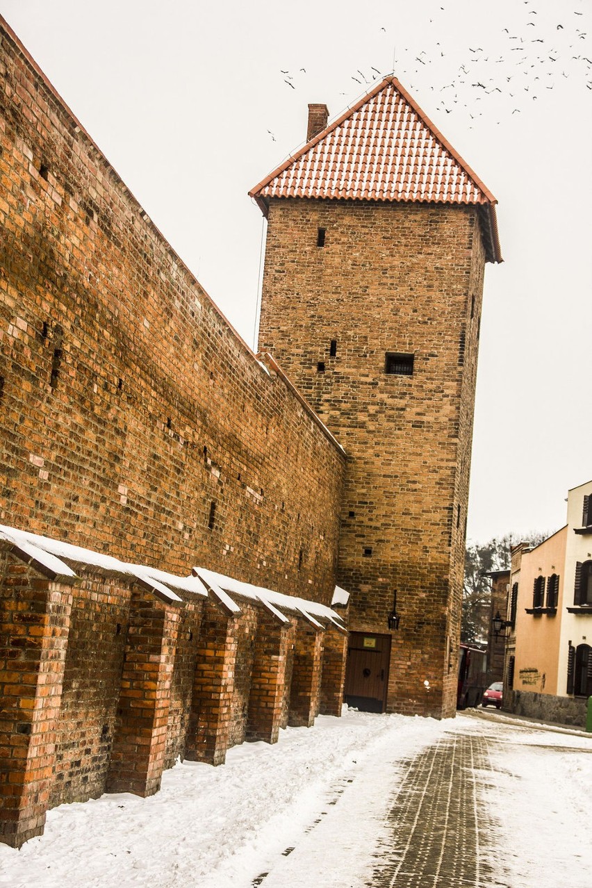 W 1233 Chełmno i Toruń otrzymały prawa miejskie i do roku...