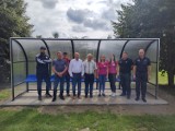 Więźniowie z Zakładu Karnego w Tarnowie wykonali nowie wiaty dla sportowców na boiskach w Koszycach Wielkich i Białej