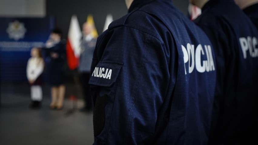 Nowi policjanci rozpoczynają służbę. Ślubowanie w Komendzie Wojewódzkiej w Gdańsku