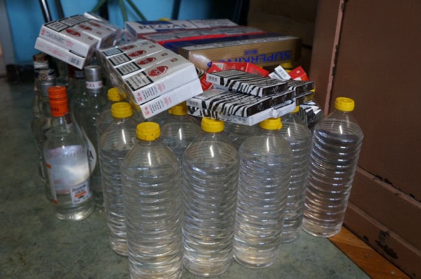 Nielegalny alkohol i papierosy w Bytomiu. Policjanci przejęli towar