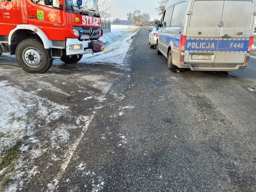 Wypadek w Grabicy. Osobowy volkswagen uderzył w ogrodzenie i...