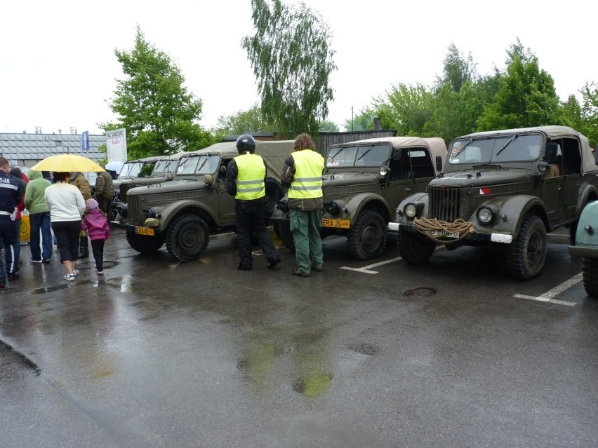 Zlot Pojazdów Militarnych Wapienniki 2012: Parada i pokaz w Radomsku [ZDJĘCIA+FILM]