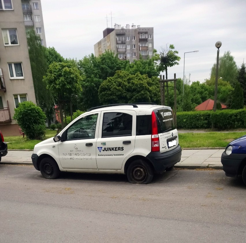 os. Bohaterów Września 64 Fiat Panda bez powietrza w kołach,...