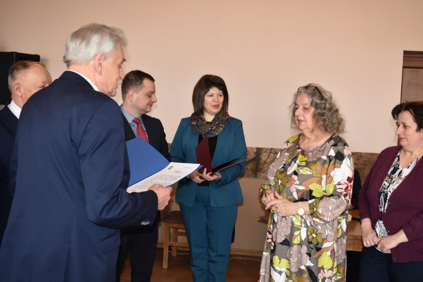 Podczas sesji Rady Gminy w Birczy, na ręce sołtysów władze...