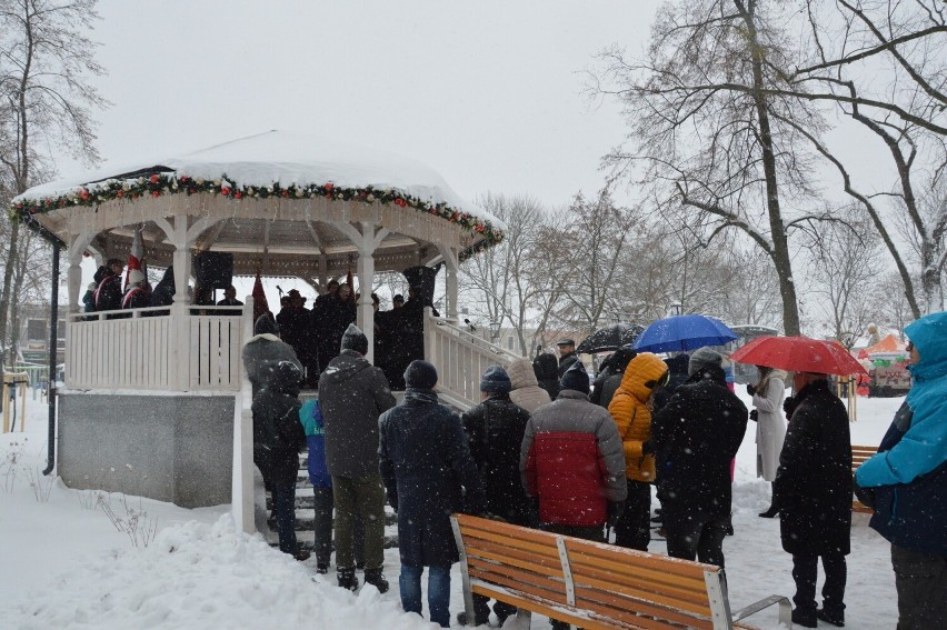 W mrozie i śniegu otwarty został po rekonstrukcji rynek w stalowowolskim Rozwadowie. Zobacz zdjęcia