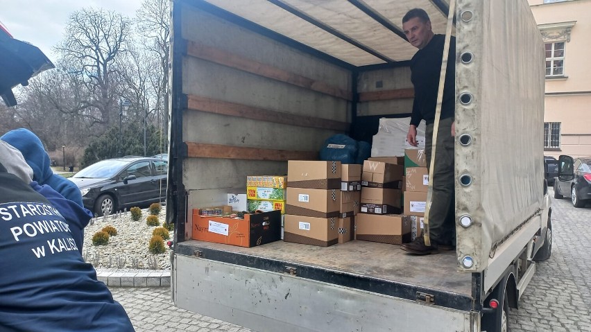 Blisko dwie tony darów wyjechało z powiatu kaliskiego na Ukrainę. ZDJĘCIA