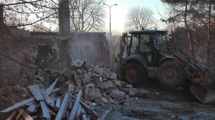 Znikają budynki, żeby powstała nowa droga. Trwają wyburzenia...