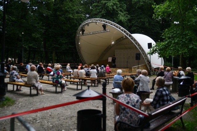 W niedzielne popołudnie w parku Kościuszki odbył się koncert Patrycji Zywert-Szypka - &quot;Co Wy wiecie o kobiecie&quot;. Był to pierwszy z letnich koncert&oacute;w zorganizowanych przez radomską Łaźnię.