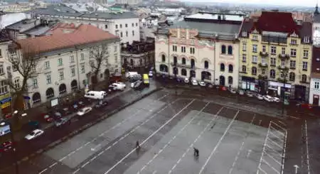 Plac Szczepański stoi pusty, a kierowcy krążą po ulicach w centrum miasta, by znaleźć miejsce do parkowania
 FOT. KATARZYNA PROKUSKA