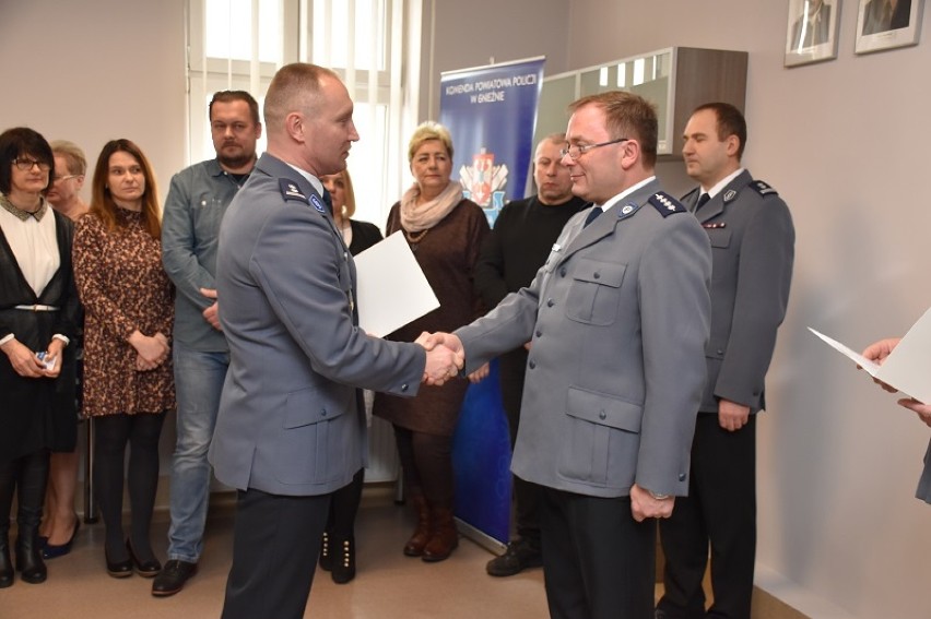 Komendanci policji z Gniezna i Czerniejewa przechodzą na...