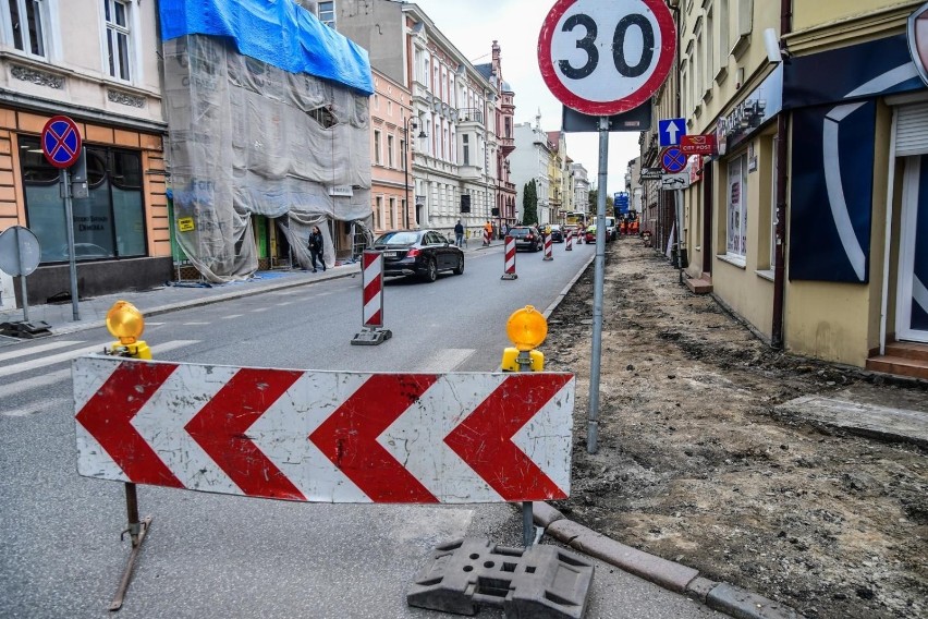 Rozpoczęła się przebudowa chodnika na ul. Śniadeckich w...