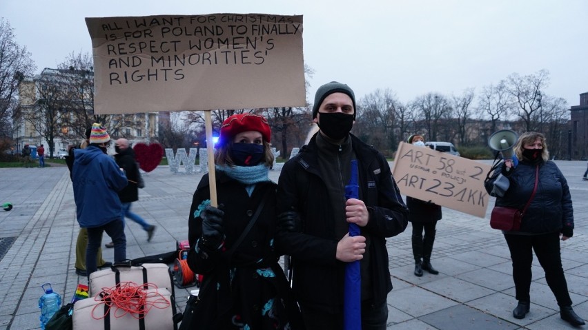 „Stan wojny z kobietami”. Zobacz zdjęcia z sobotniego protestu we Wrocławiu