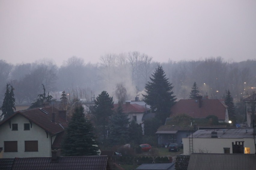 Zanieczyszczone powietrze w Wolsztynie. Lepiej zostańcie w...