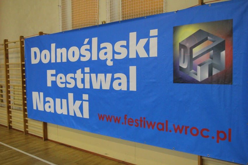 Pokazy sztuk walki na Dolnośląskim Festiwalu Nauki w Legnicy